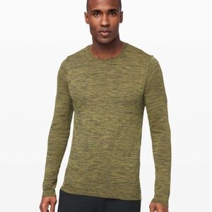 Lululemon Metal Vent Breate Top *small flaw*